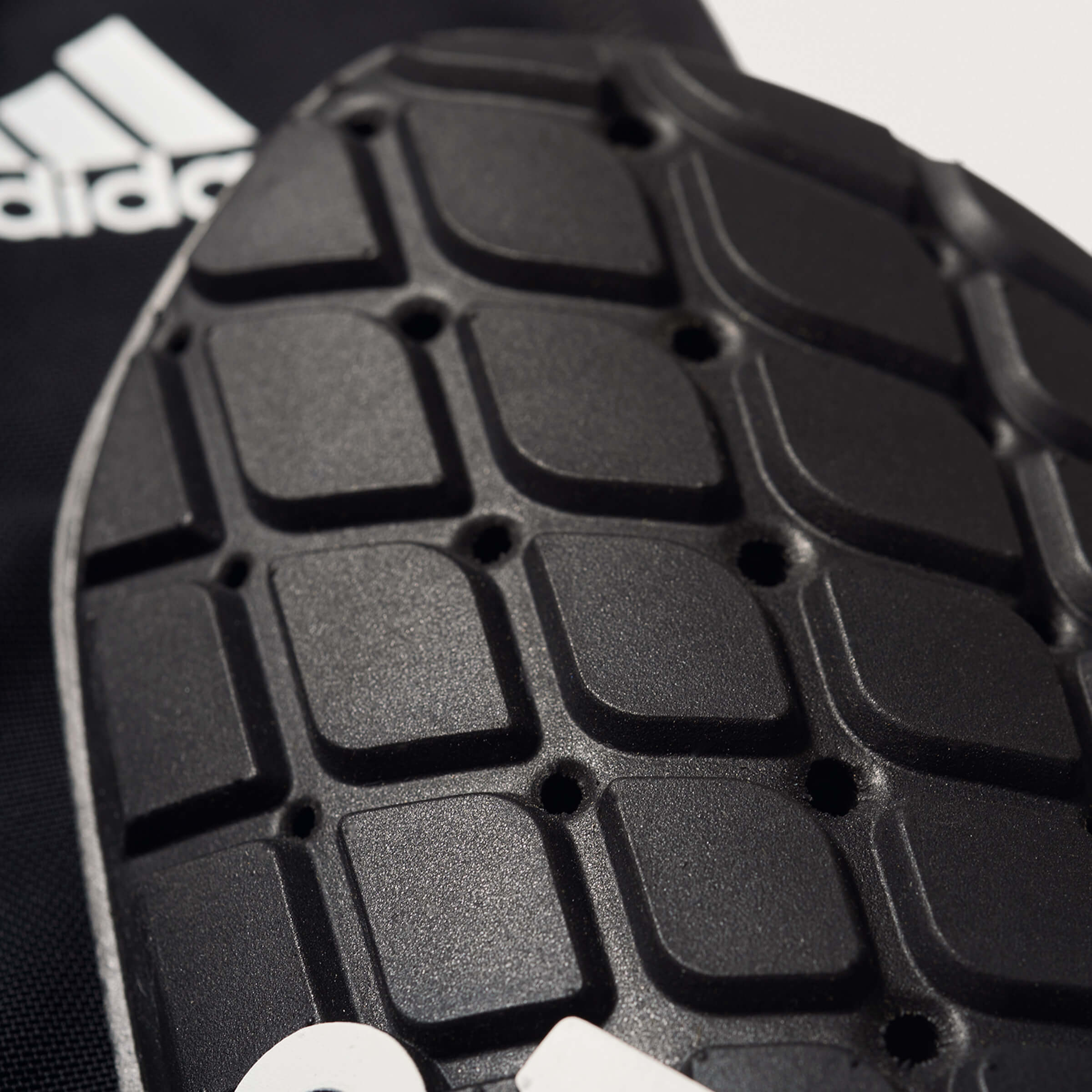 adidas CC Schienbeinschoner - schwarz | Schienbeinschoner | Equipment | Sport Bargfrede